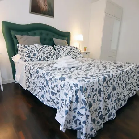 Alojamento de Acomodação e Pequeno-almoço La Luna Nel Pozzo 4*